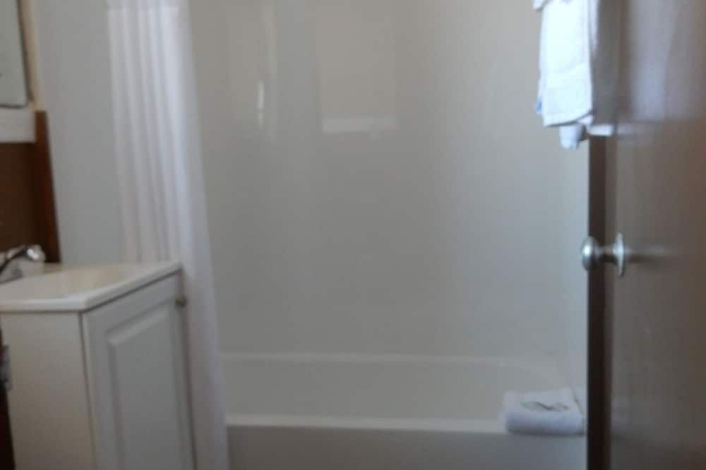 Bathroom view of Sunset Inn