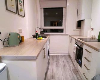 Mackie House - Port Glasgow - Kitchen