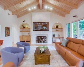 Poway Villa - Private Resort - Poway - Obývací pokoj