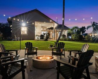 Grand 6br Plantation Estate W/ Tennis & Pool - Sunrise - Patio