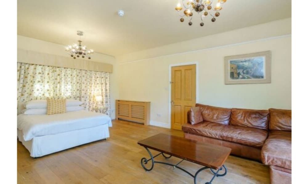 The Kingsley at Eversley - רידינג - חדר שינה