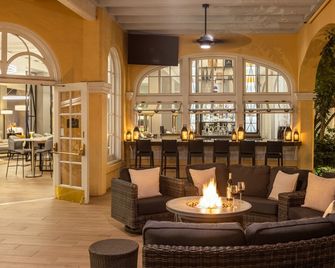 Crowne Plaza Resort Phoenix - Chandler Golf Resort By IHG - צ'נדלר - בר