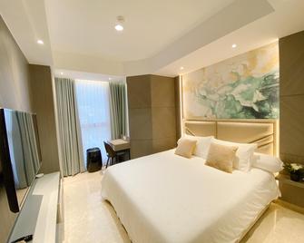 Gold Coast Pik Premium Sea View Apartments - Jakarta - Bedroom