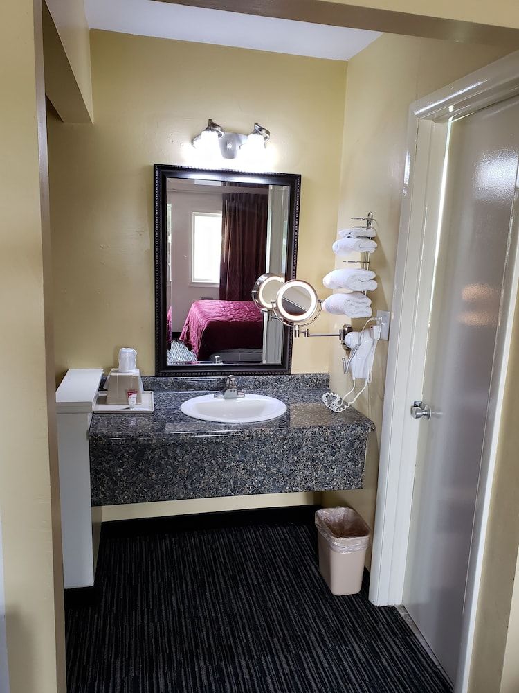 Super 7 Motel - Sedalia - Badkamer