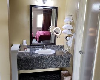Super 7 Motel - Sedalia - Bad