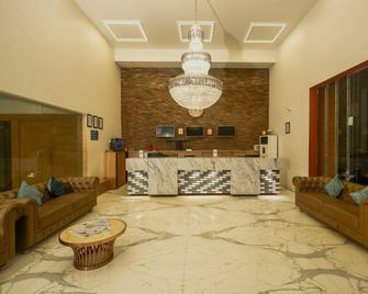 Hotel Everland - Rajkot - Rezeption