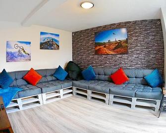 Bike Park Lodge - Merthyr Tydfil - Living room