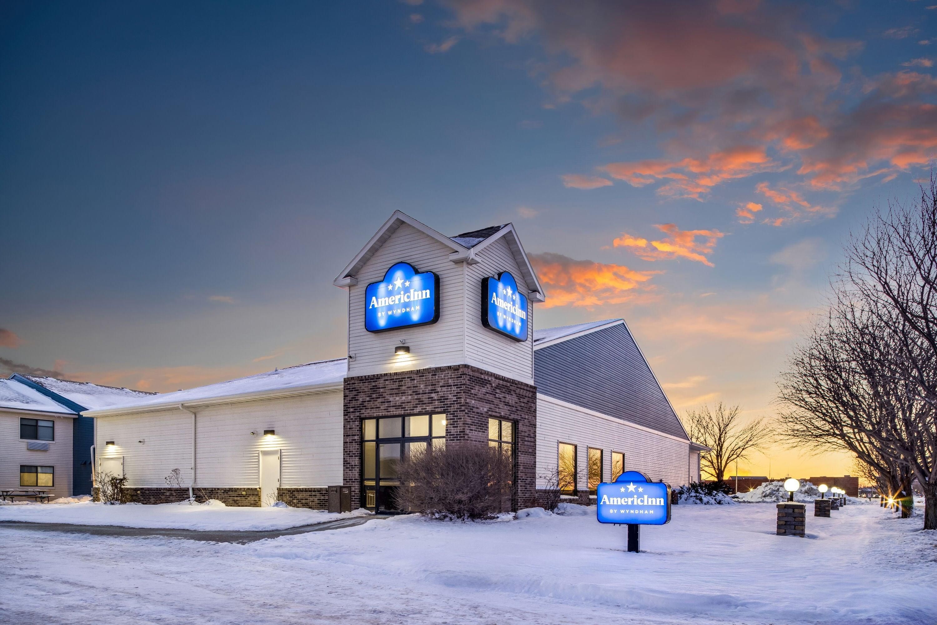 AmericInn by Wyndham Aberdeen Event Center - Aberdeen - Budova