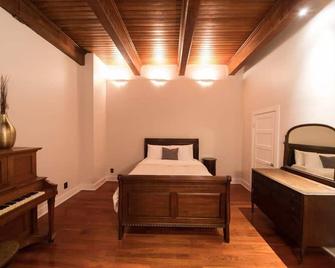 Walk To Fenway, Private Home, Perfect Location! - Brookline - Bedroom