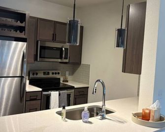 The Perfect Escape apartment with AC, WiFi in delightful Richmond - Richmond - Kitchen