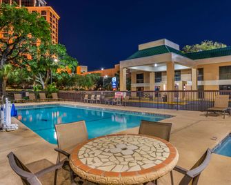 Best Western Oak Manor - בילוקסי - בריכה