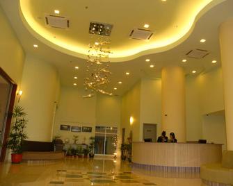 The Pavilion Hotel - סאנדאקן - דלפק קבלה