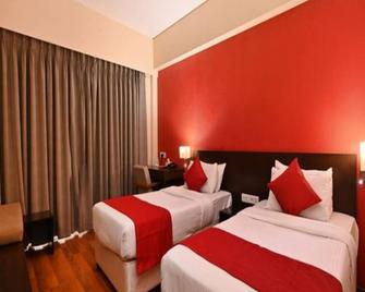 The Legend Hotel- Santacruz Near Mumbai International Airport - Mumbai - Bedroom