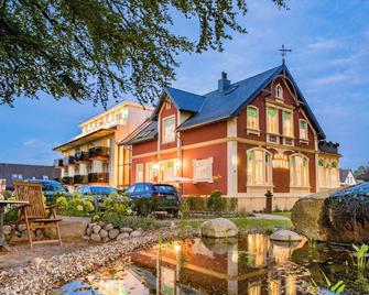 Parkhotel Jever - Jever - Gebäude