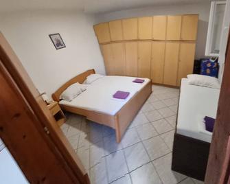 Vido - 150 m From Beach - A2 - Trpanj - Sypialnia