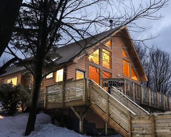 Relax at the Mountaintop Chalet - The Blue Mountains - Bâtiment