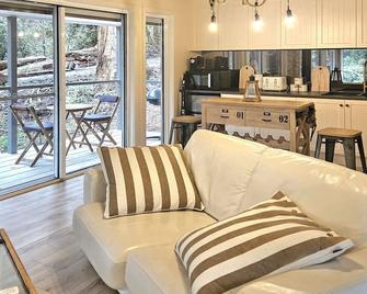 The Fernglen Forest Retreat - Mount Dandenong - Living room