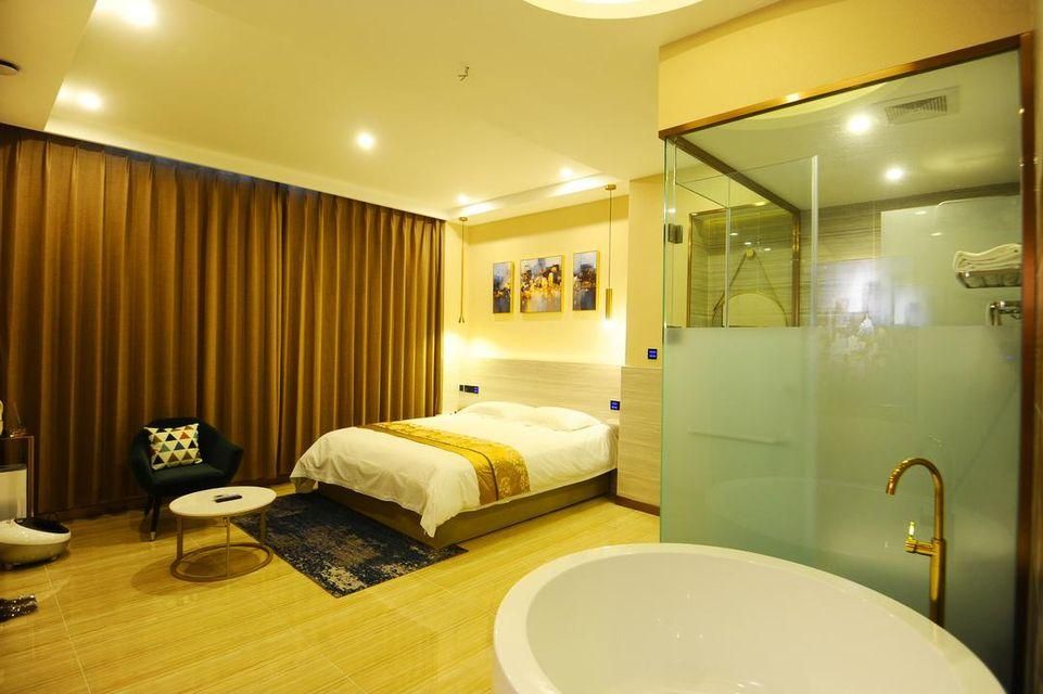 Jiade Yese Art Theme Hotel (Qingdao Licun Metro Station Pedestrian Street North Railway Station) - צ'ינגדאו - חדר שינה