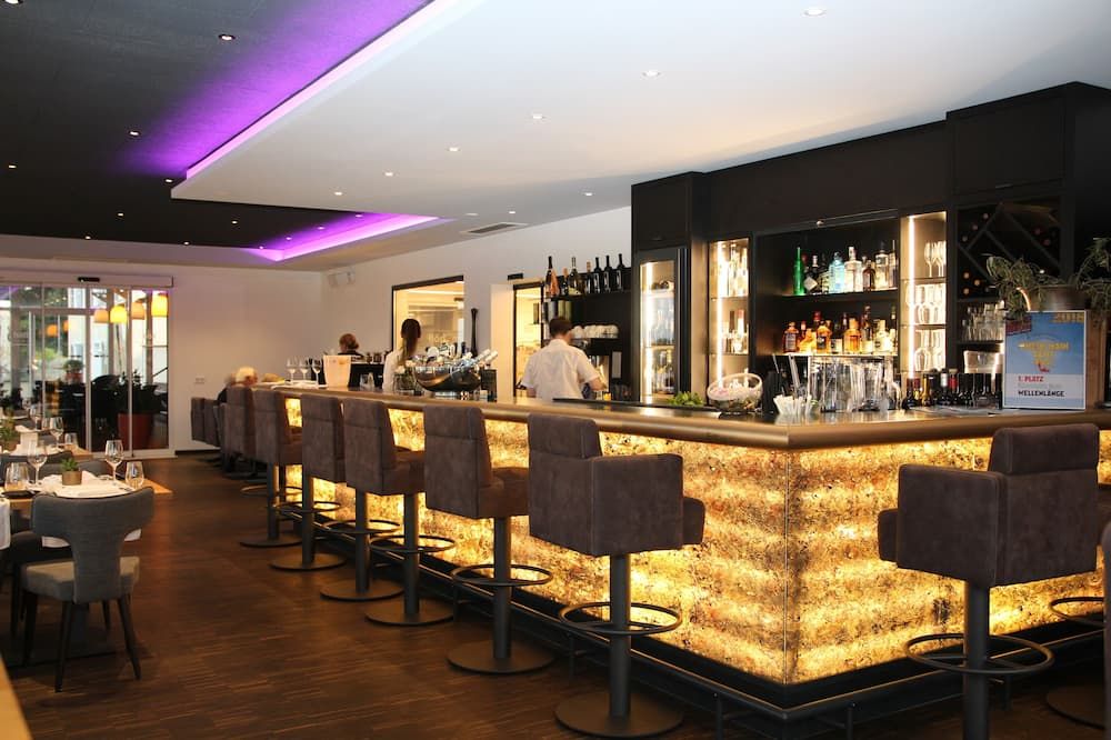Höll am Main - Rüsselsheim - Bar