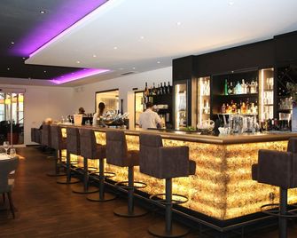 Höll am Main - Rüsselsheim - Bar