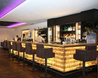 Höll am Main - Rüsselsheim - Bar