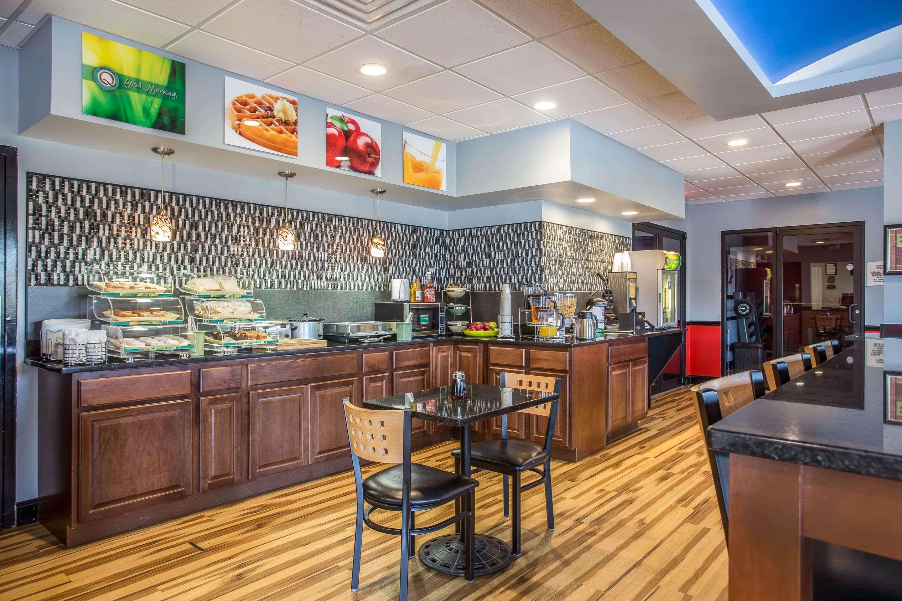 Quality Inn & Suites Aiken East - Aiken - Buffet