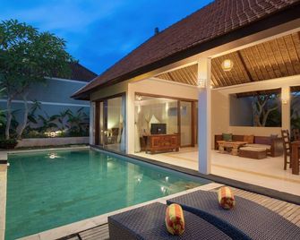 Avery Le Nixsun Villas Ungasan with Free access to Gym center by Waringin Hospitality - South Kuta - Piscina