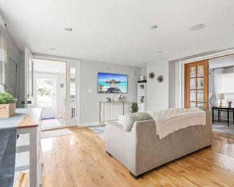 Just steps to Downtown Hudson and St. Croix River! - Hudson - Huiskamer