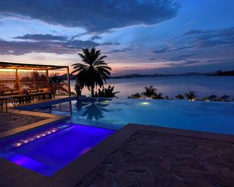 Divine Resort & Spa - קמפאלה - בריכה