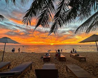 Sunset Beach Resort & Spa - Phu Quoc - Plaj