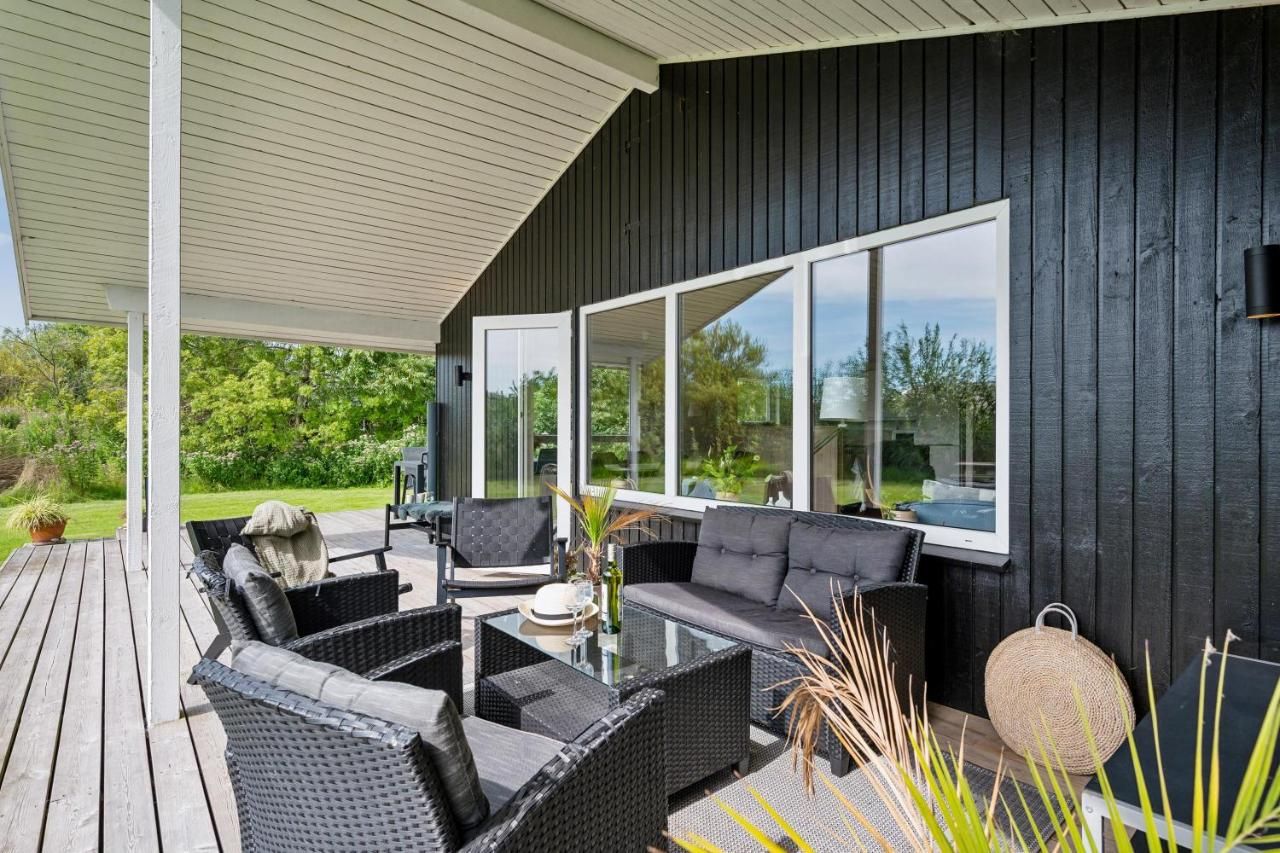 Beautiful 6-Person Holiday Home With Spa Near The Beach Perfect For Relaxation – Ebeltoft