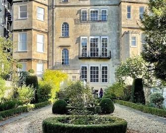 Brocks Guest House - Bath - Building