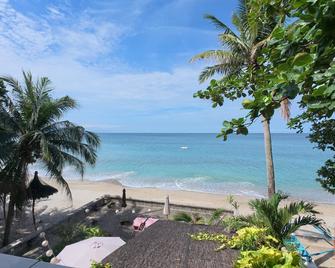 Freedive Inn - Puerto Galera - Beach