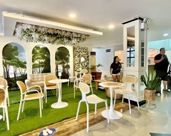 Hotel Euroasia By Bluebookers - Angeles City