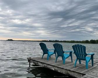 Magnificent Lakefront Modern Cottage - Washago - Patio