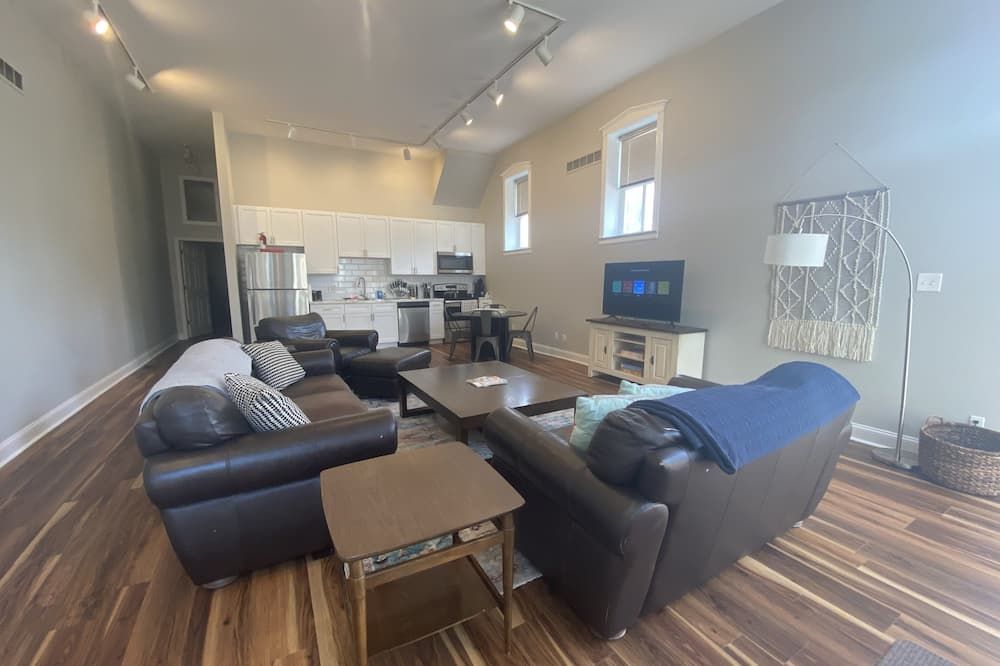 Great For Large Groups 5 Bd Condo Close To Downtown Lafayette Square - St. Louis - Wohnzimmer