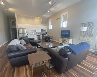 Great For Large Groups 5 Bd Condo Close To Downtown Lafayette Square - St. Louis - Wohnzimmer