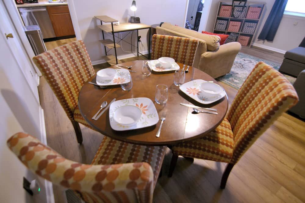 B-town Lookout - Bloomington - Dining room