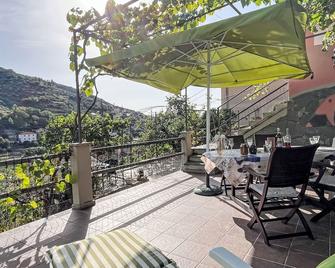 Cosy apartment for 6 guests with WIFI, TV, patio and parking - Dolcedo - Balcony