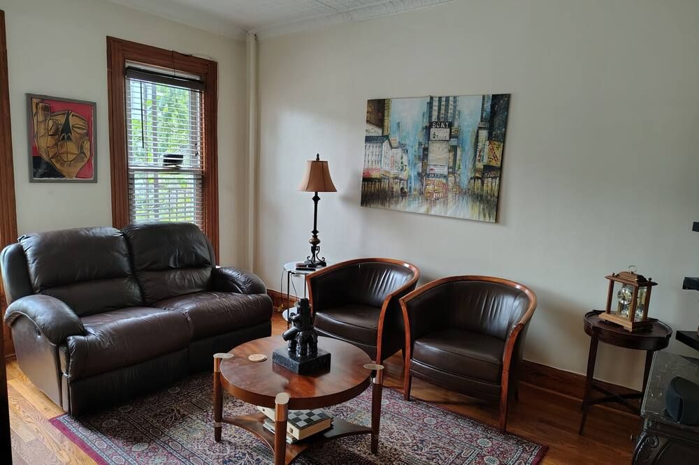 Enjoyable 1-bedroom apartmen t with AC in vibrant Brooklyn - Brooklyn - Living room