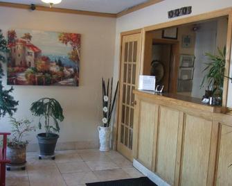 Trailside Inn - Lloydminster - Front desk