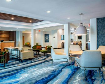 Fairfield Inn & Suites by Marriott Kelowna - Kelowna - Reception