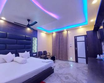 Sea Wave Beach Resort - Mandarmani - Schlafzimmer