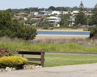 Marlin Waters Holiday Unit 6 walk to beach and river Linen & Wifi Bermagui - Bermagui - Vista del exterior
