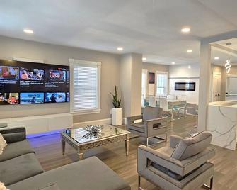 Modern Smart Home with EV charger Near Boston & Harvard, 0.7 miles to MBTA - Medford - Sala