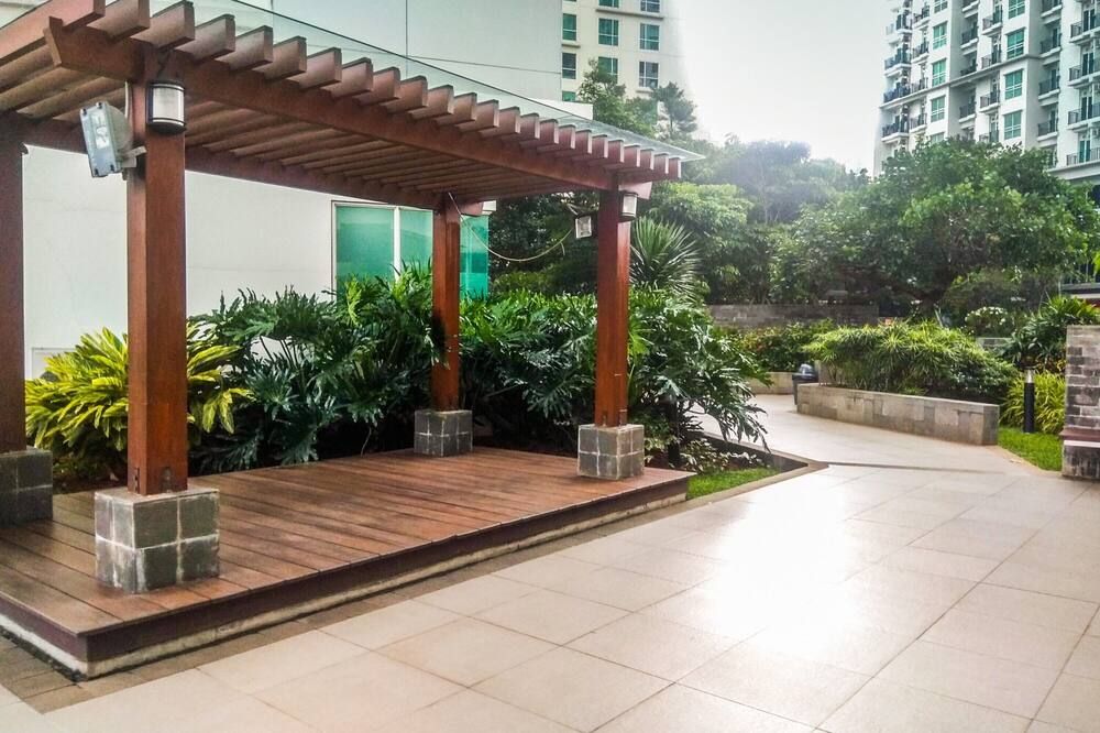 City View 1BR Apartment at Woodland Park Residence By Travelio - Jakarta