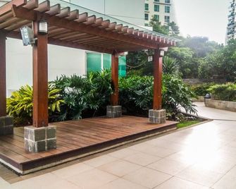City View 1BR Apartment at Woodland Park Residence By Travelio - Jakarta