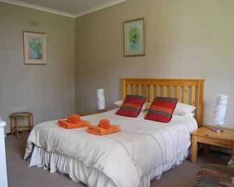 Haus Victoria Self Catering Cottages - Oudtshoorn - Habitación