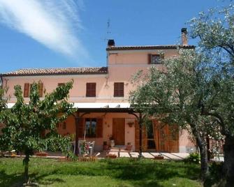 Restored Farmhouse With Porch And Garden, 4 Km From The Beach - Senigallia - Gebouw