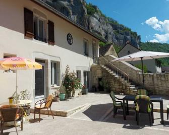 Votre gîte au Domaine du Lynx - Baume-les-Messieurs - Patio